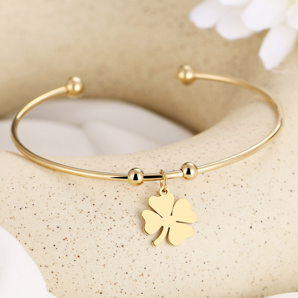 Open bracelet with a four-leaf clover