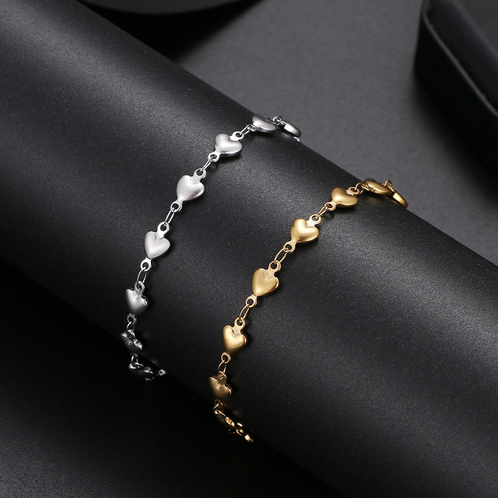 Delicate bracelet with a heart motif