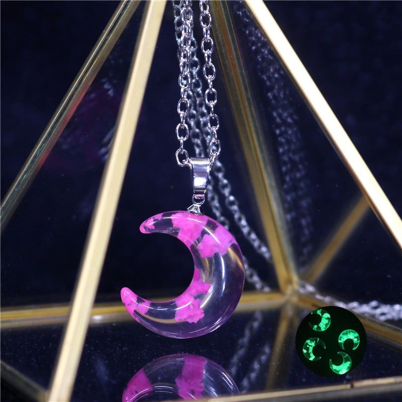 Luminous moon necklace