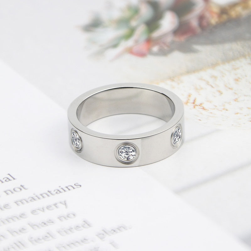 Ring with zircons
