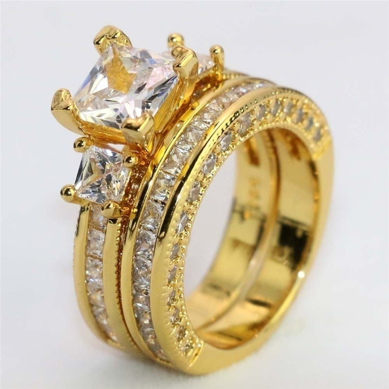 Ring with zircons