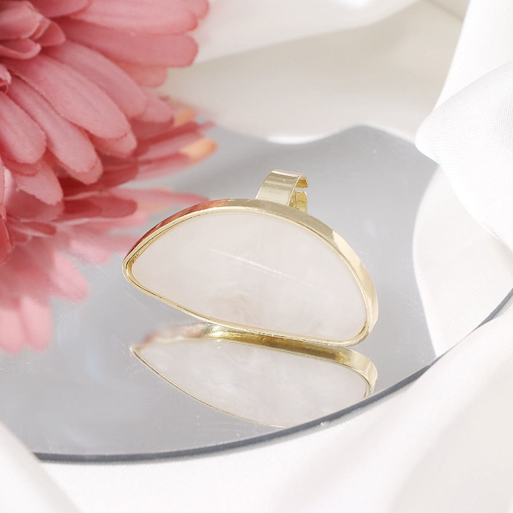 Oval ring with stone