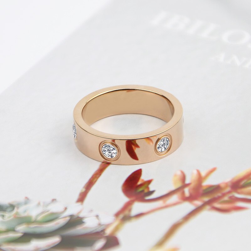 Ring with zircons