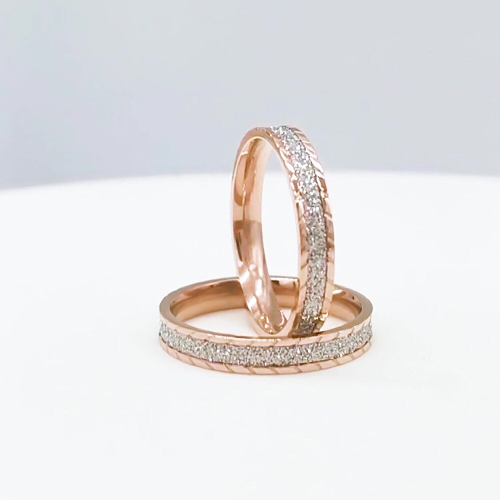 Ring with zircons