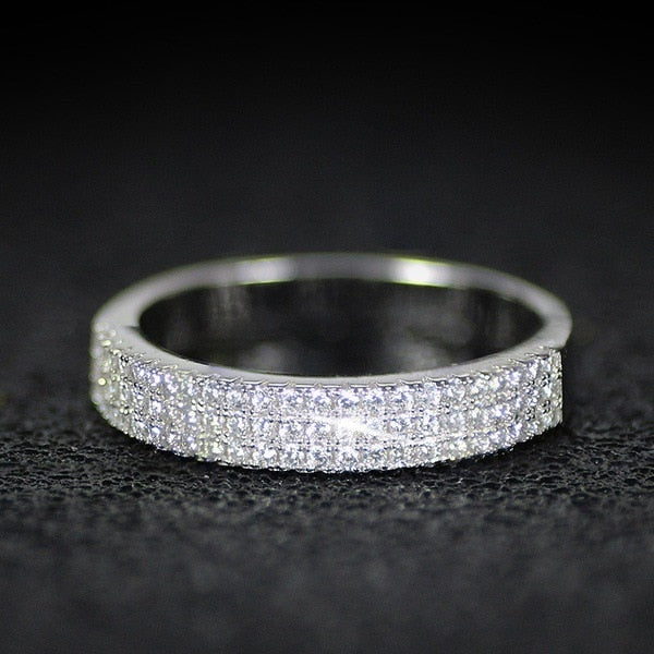 Ring with zircons