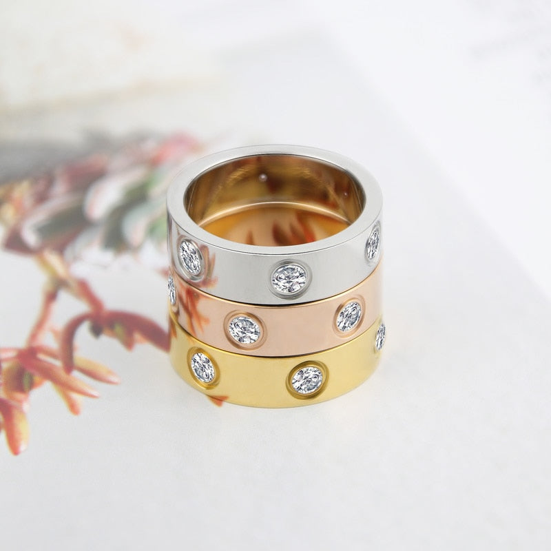 Ring with zircons