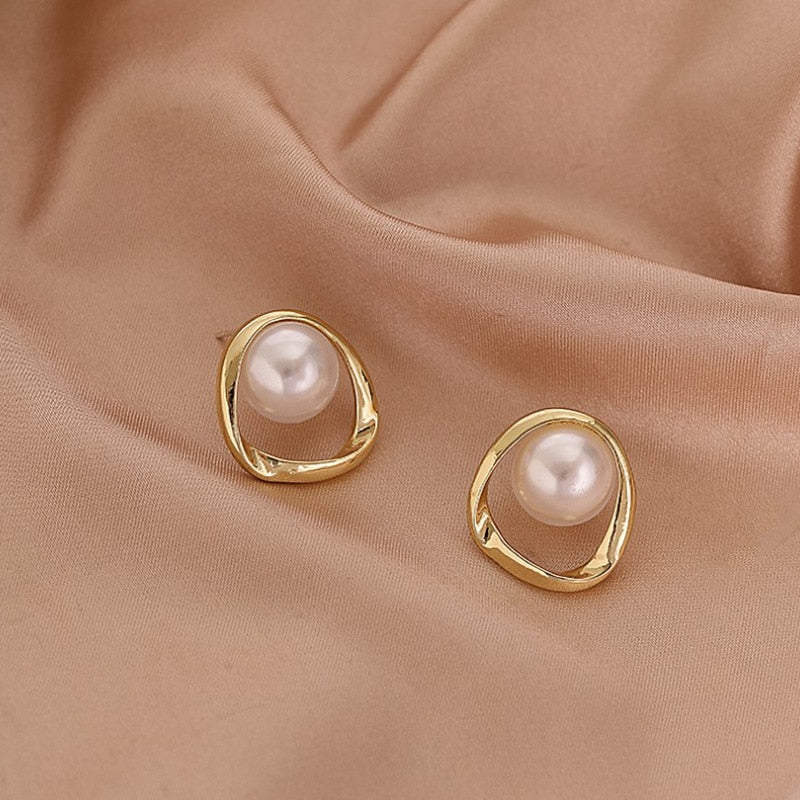 Earrings with pearls