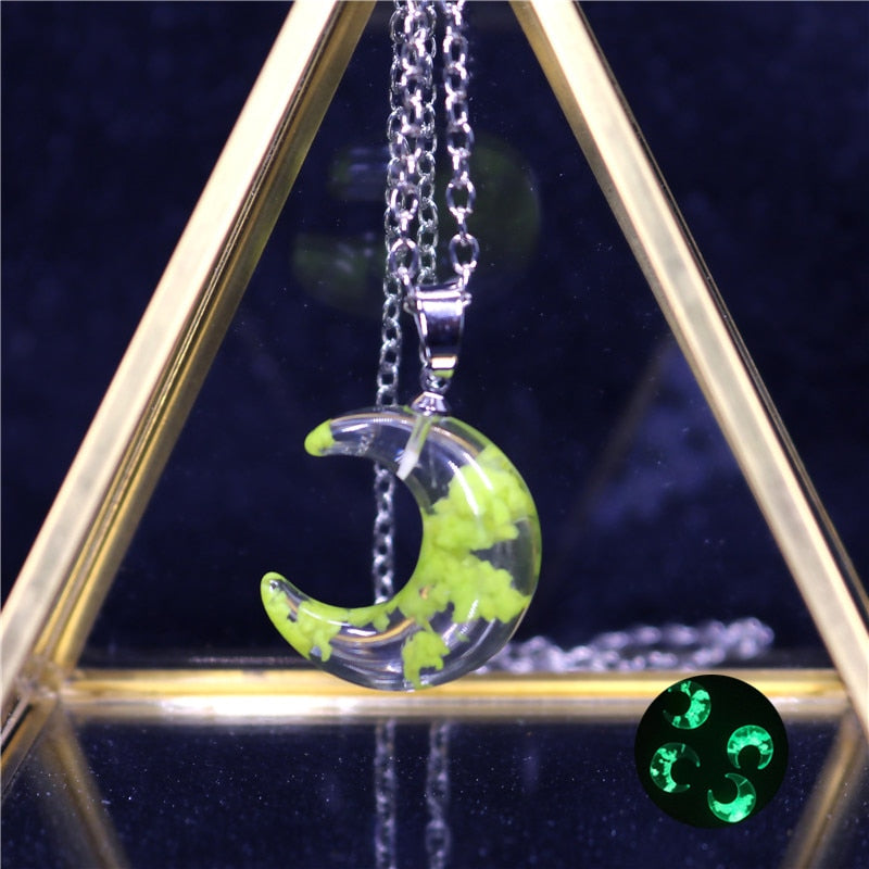 Luminous moon necklace