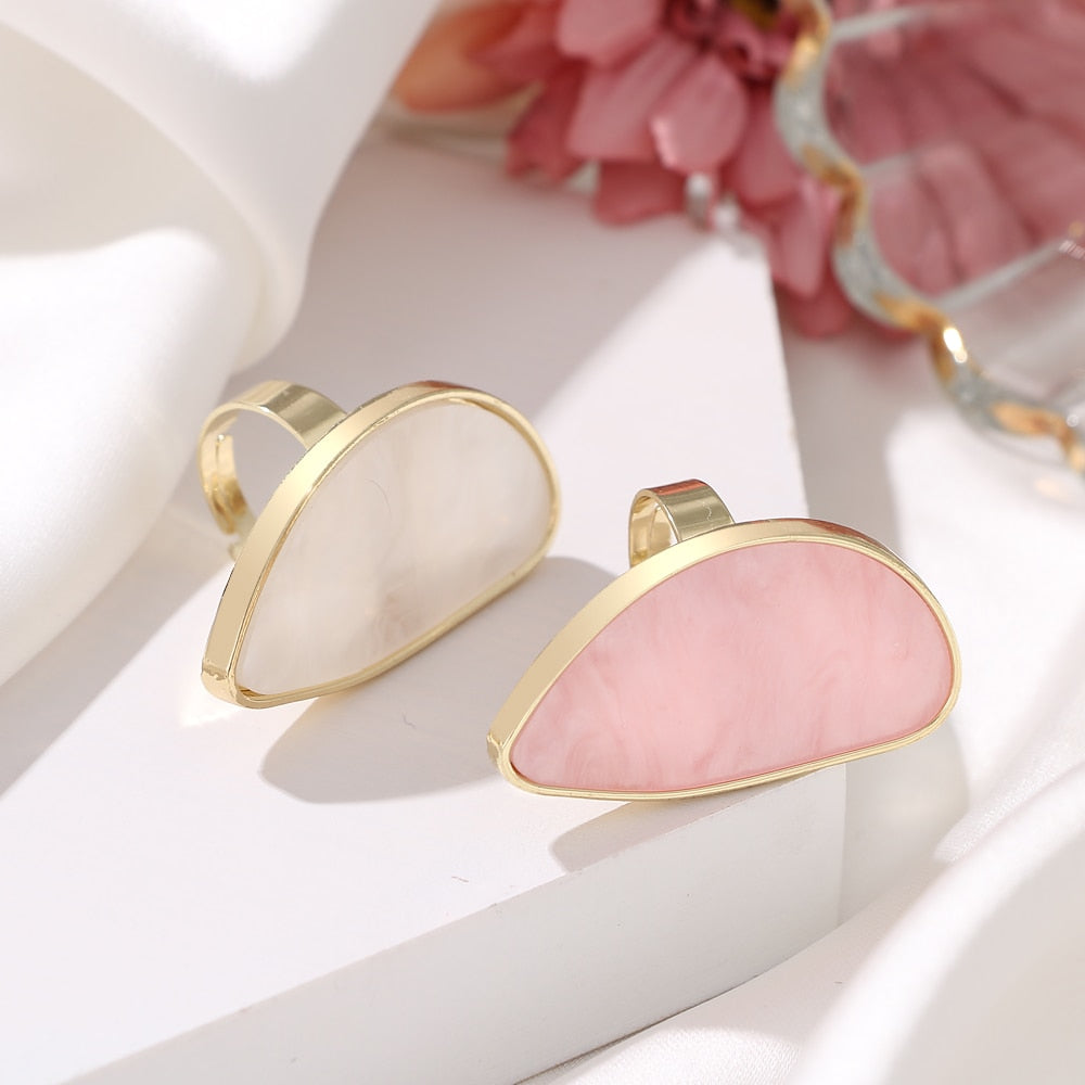 Oval ring with stone