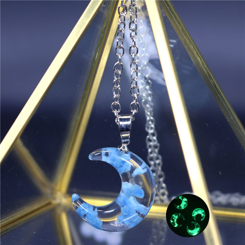 Luminous moon necklace
