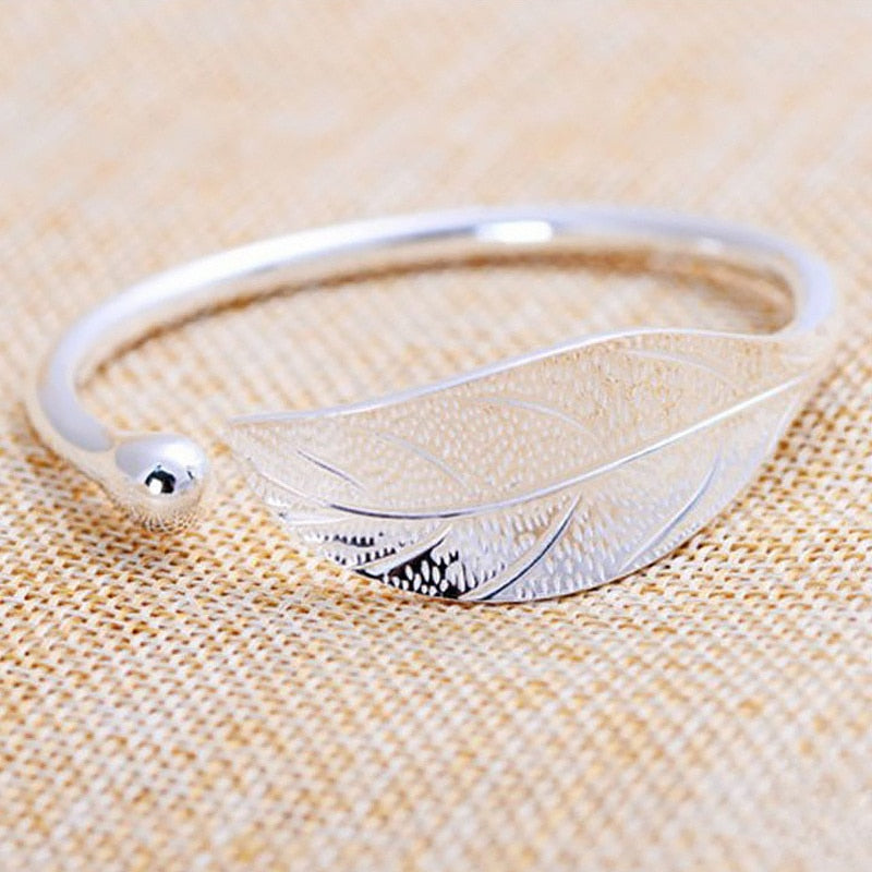 Open leaf shaped bracelet