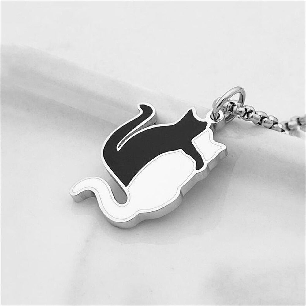 Animal motif necklace