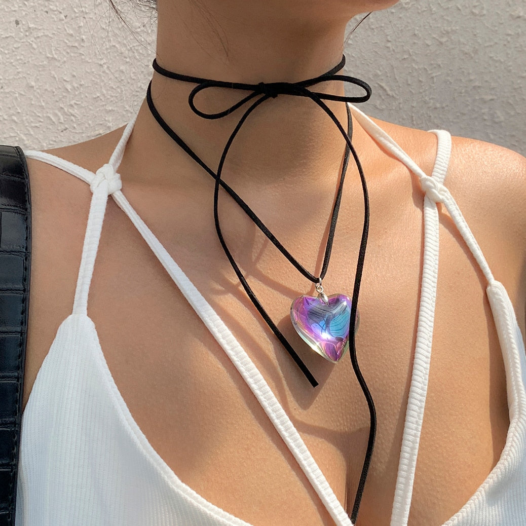 Choker necklace with a heart