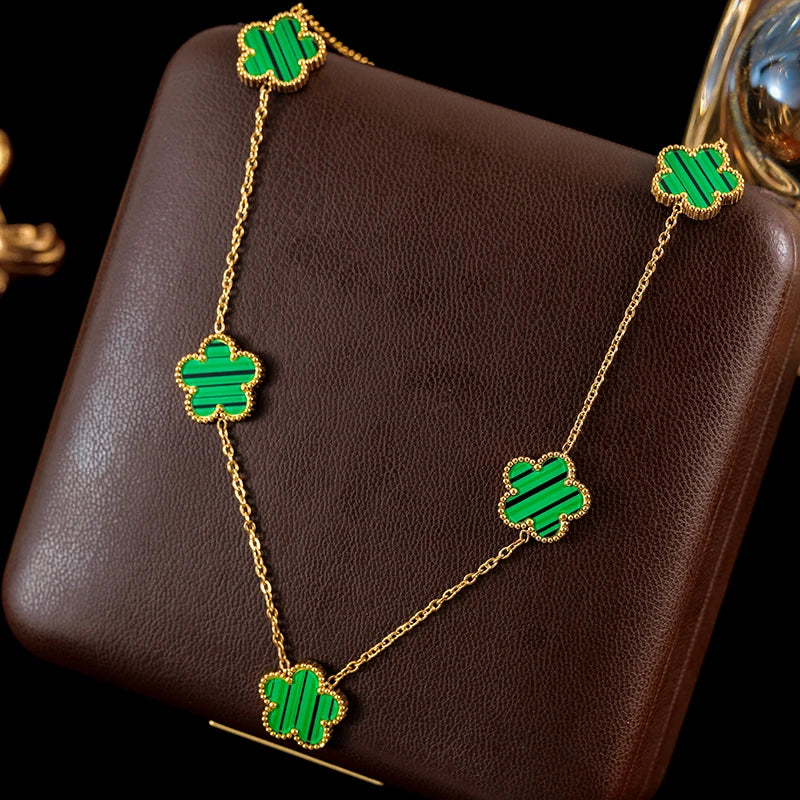 Elegant flower necklace