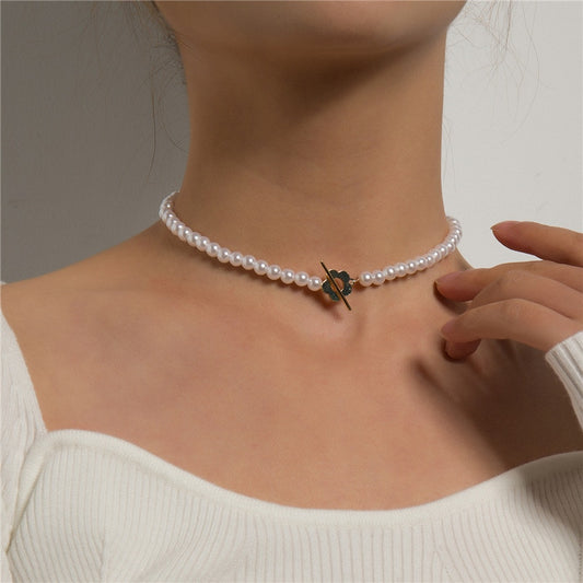 Pearl choker necklace