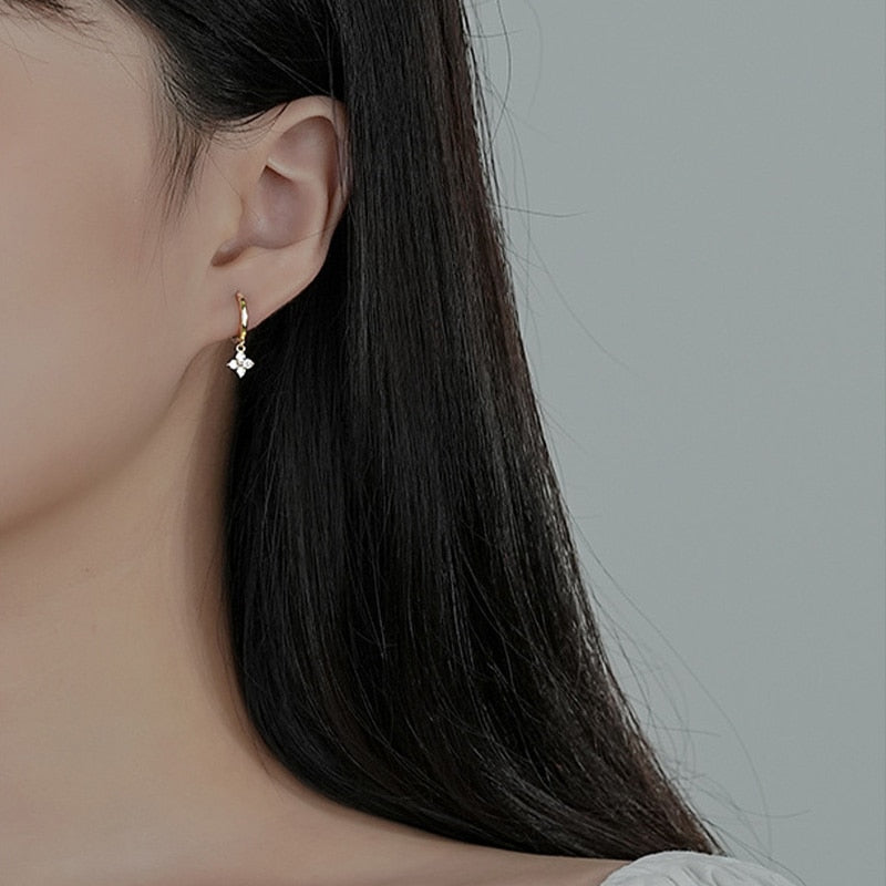 Silver earrings with hanging flowers