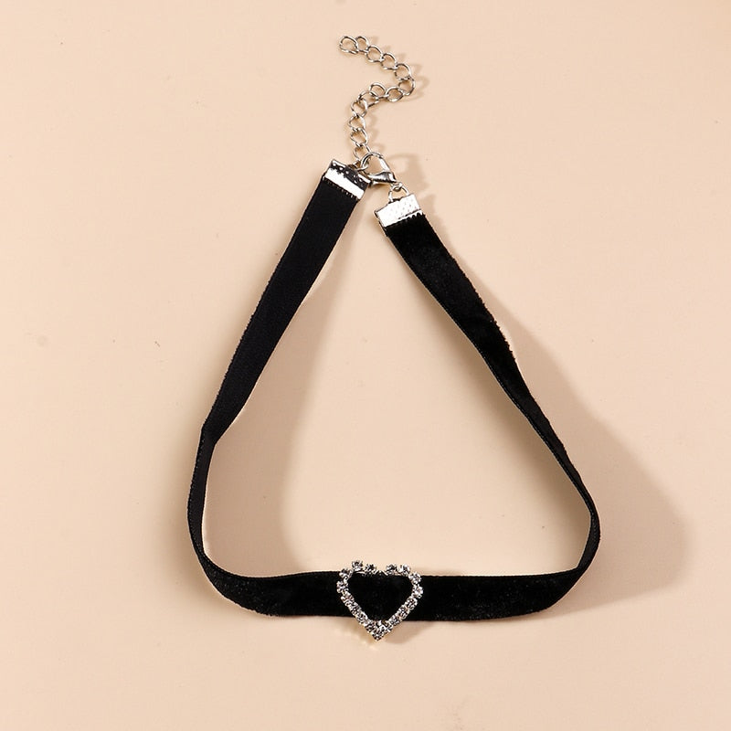 A choker necklace with a heart