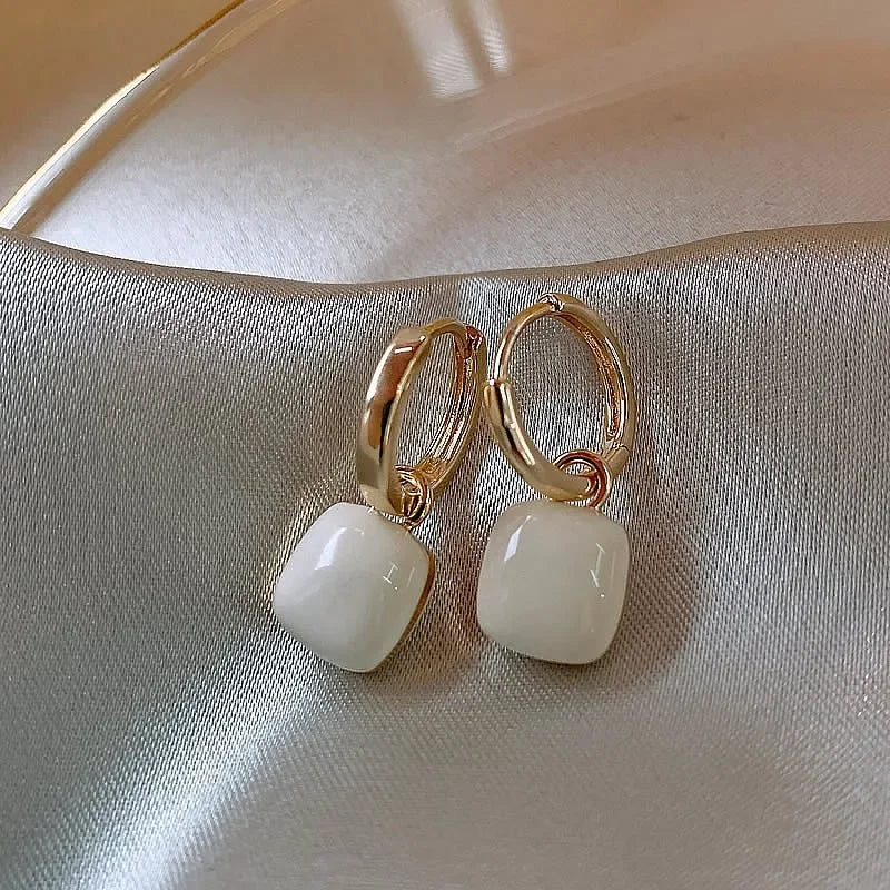 Vintage-style pendant earrings