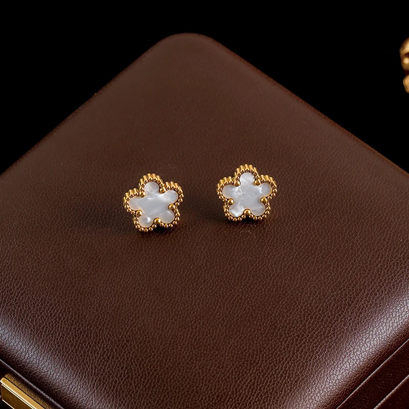 Elegant flower earrings