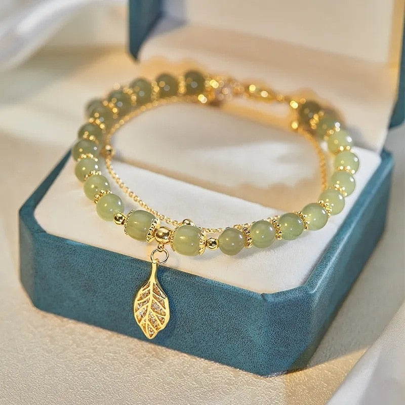 Bead bracelet with a leaf