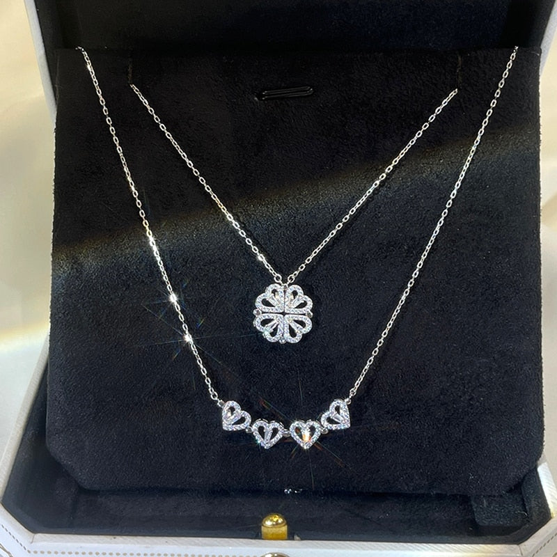 Necklace with a floral motif