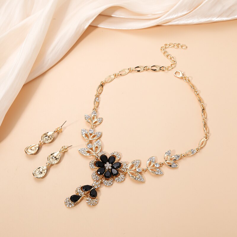 An elegant set of jewelry
