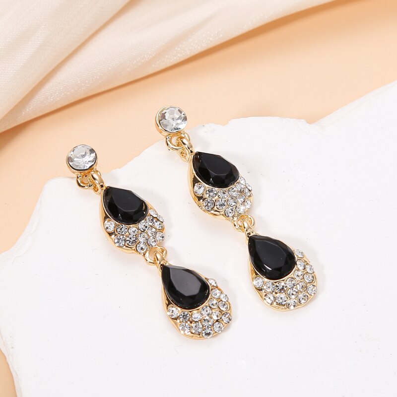 An elegant set of jewelry