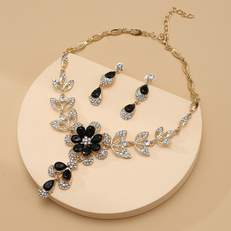 An elegant set of jewelry