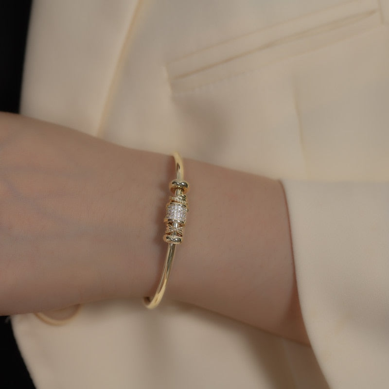 Elegant open bracelet