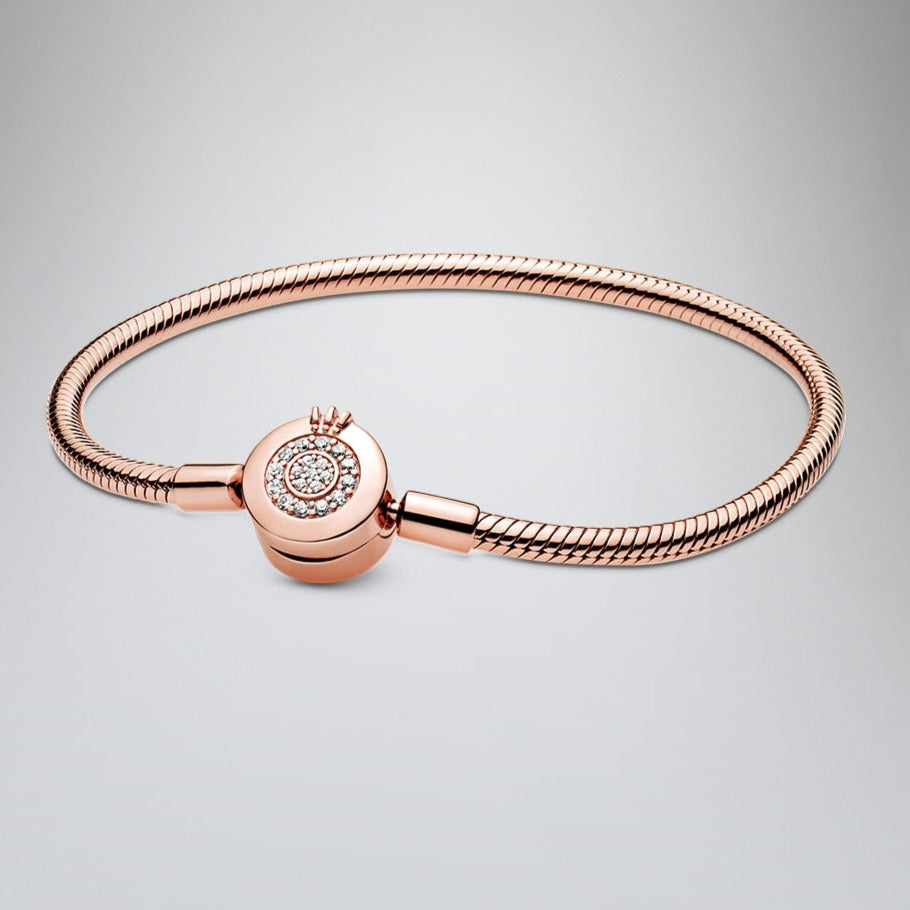 Bracelet with a modular pendant