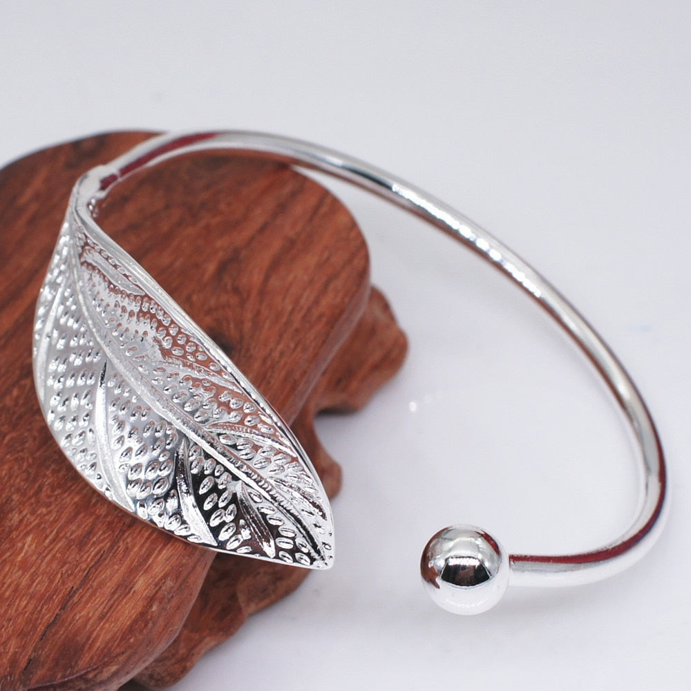 Open leaf shaped bracelet