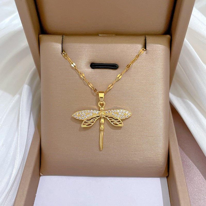 Necklace with pendant - dragonfly