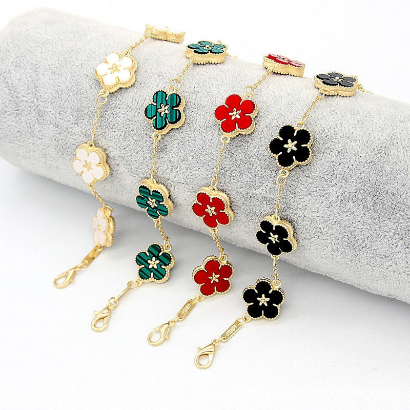Bracelet with colorful flowers