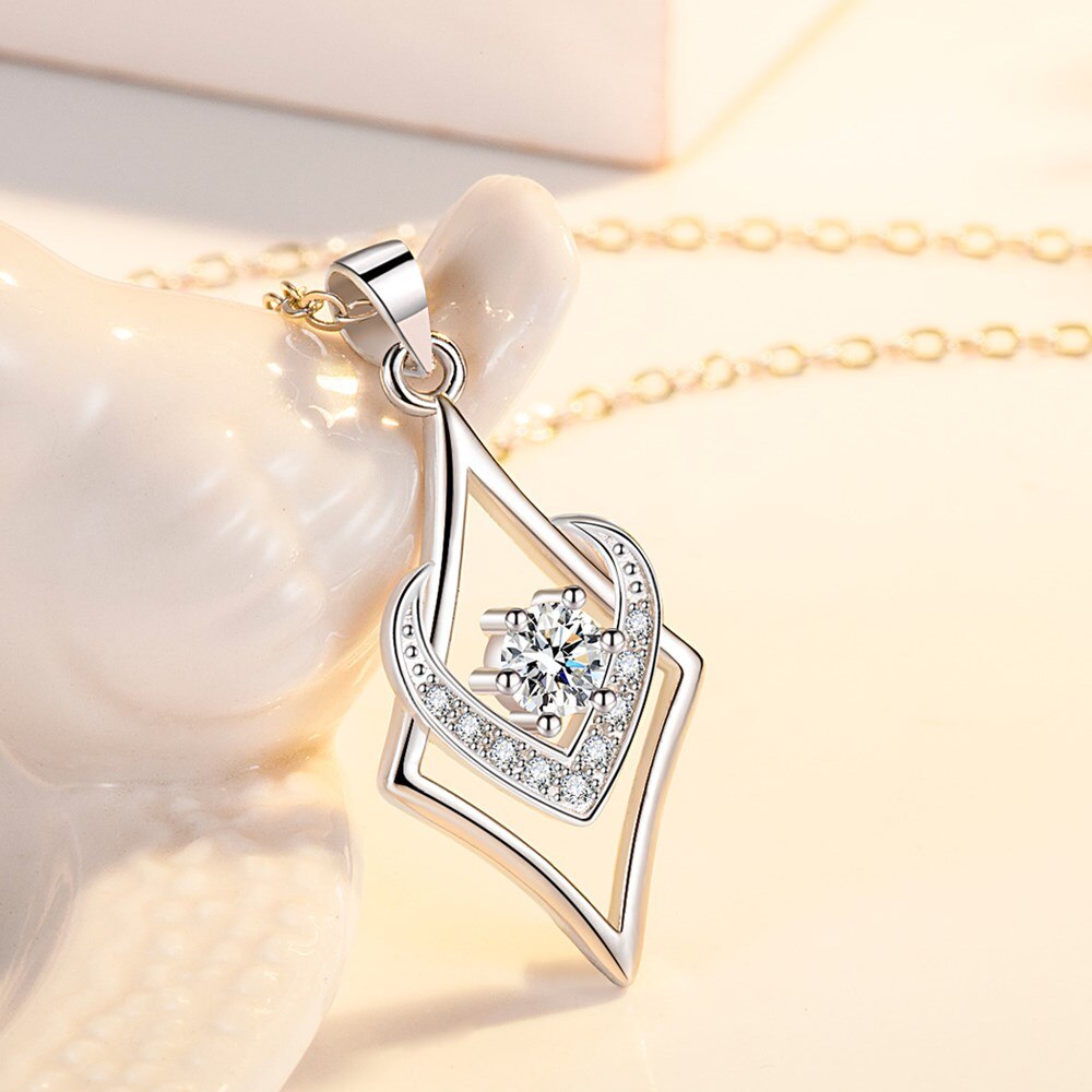 Necklace with a geometric pattern