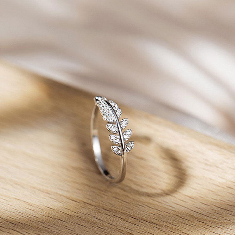 Ring with a leaf motif