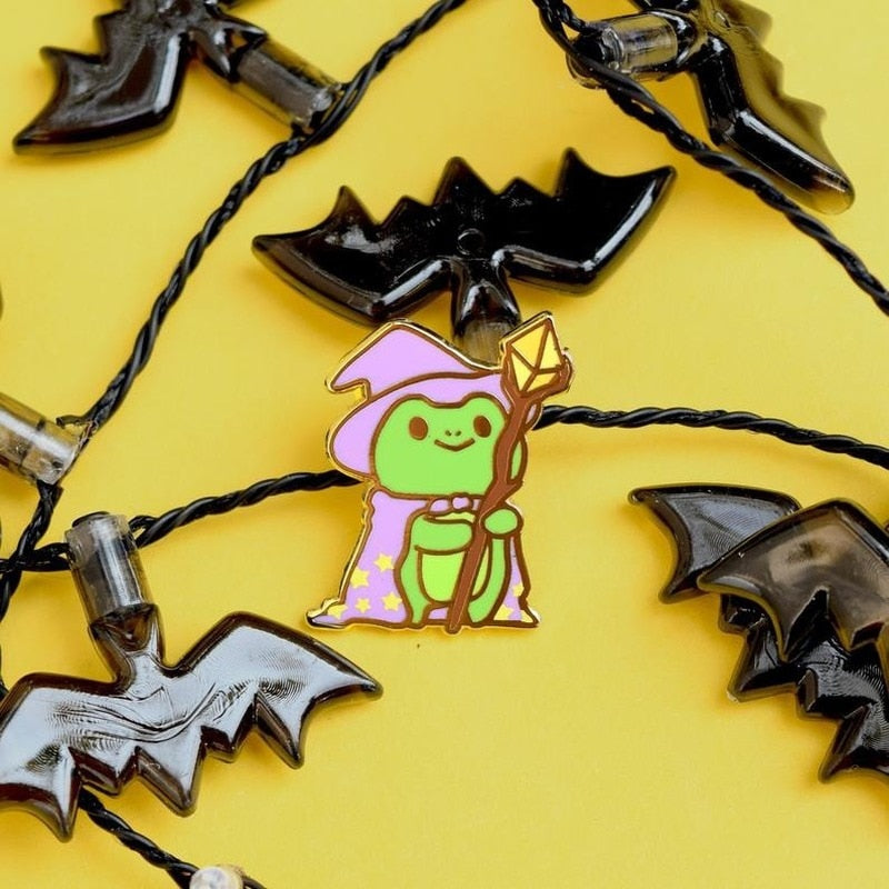 Wizard frog pin