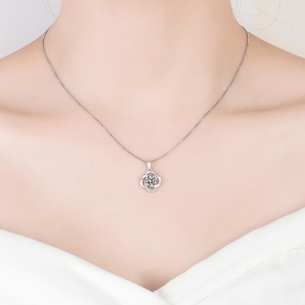 Necklace with zircons