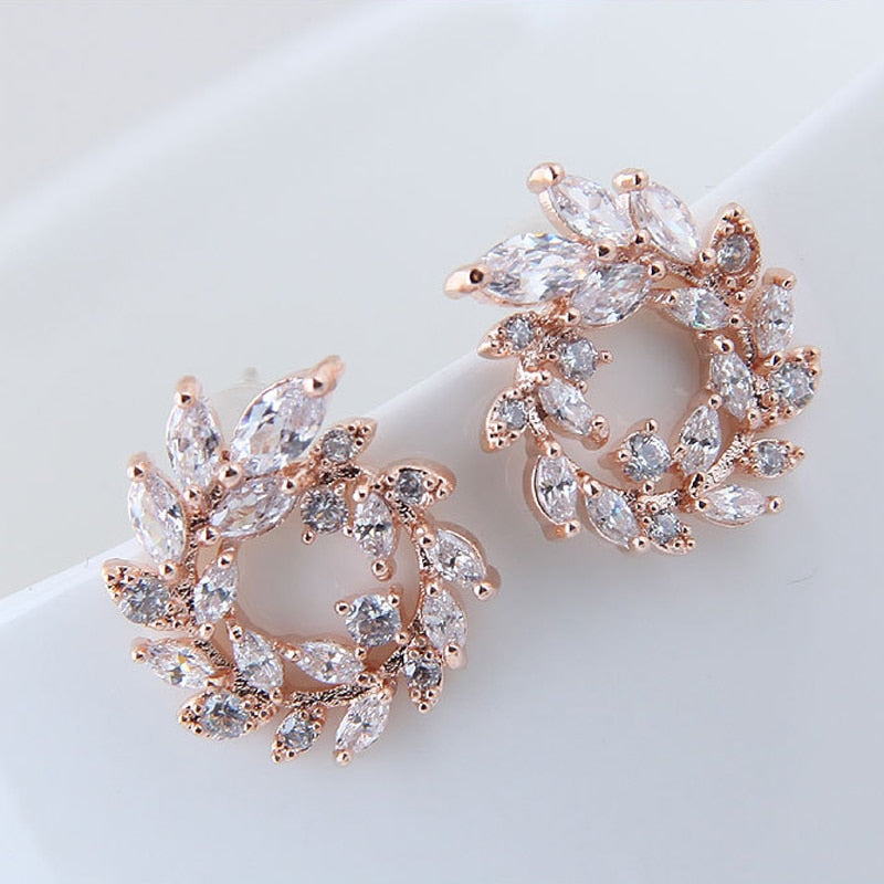 Round earrings with zirconia