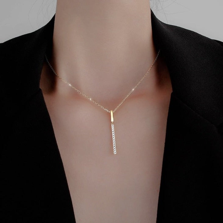 Necklace with zircons