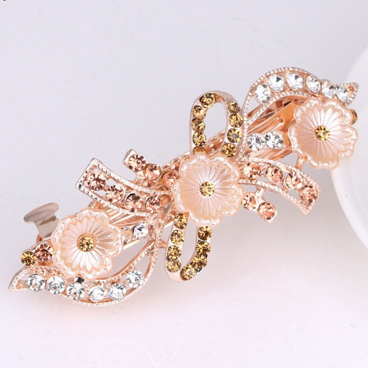 Hair clip with daisies