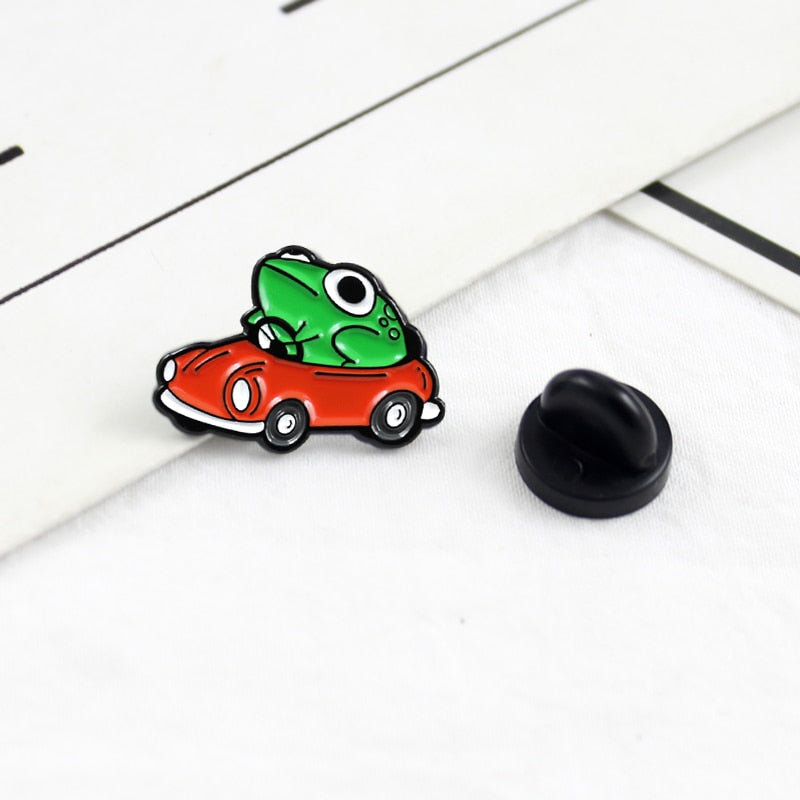 Pin - frog in a car