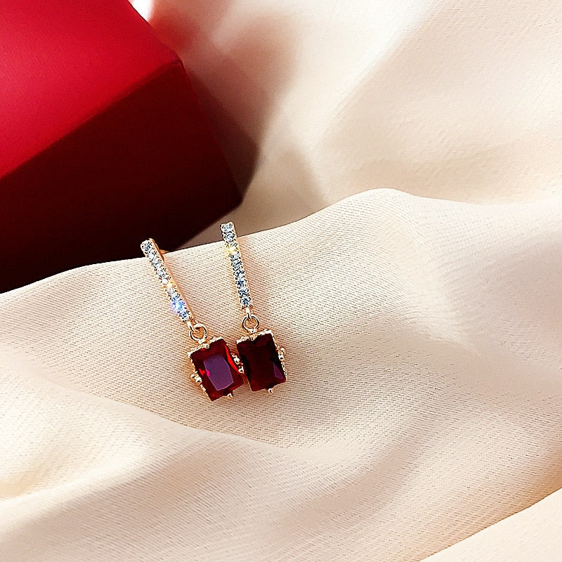 Earrings with zirconia