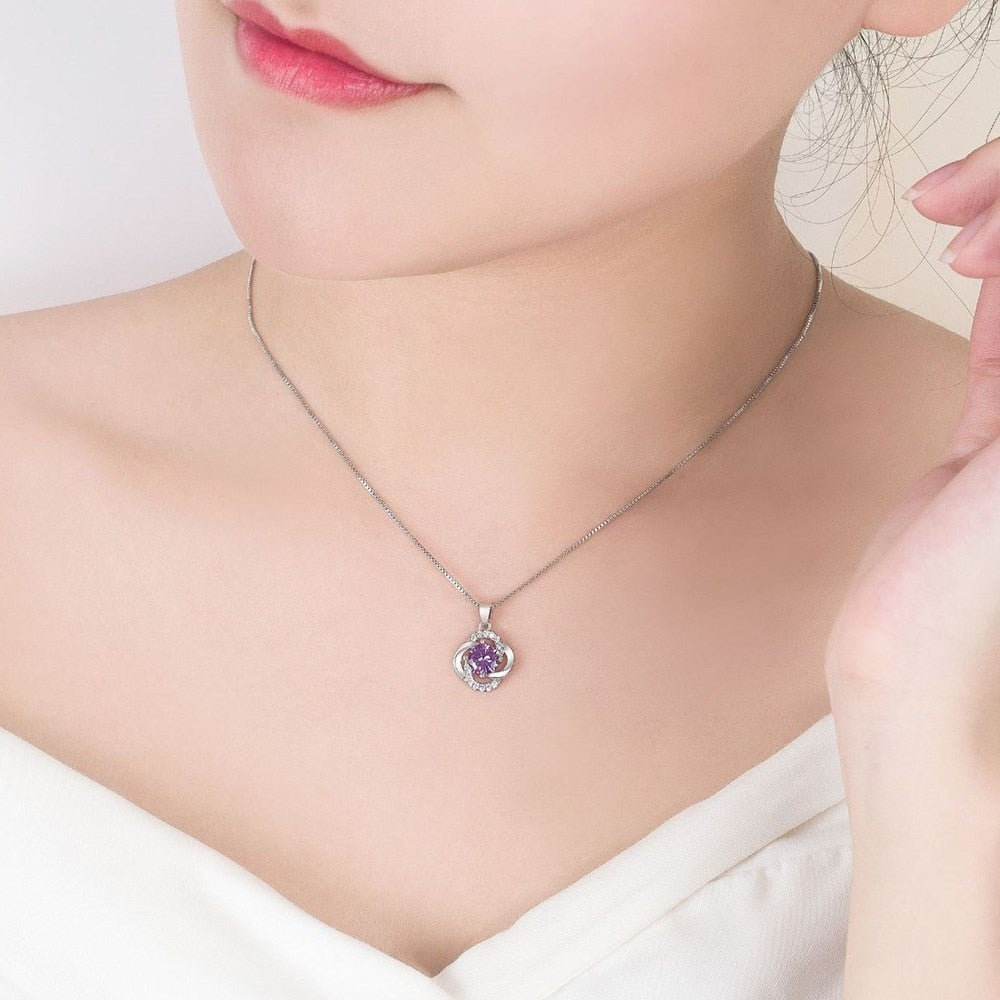 Necklace with zircons