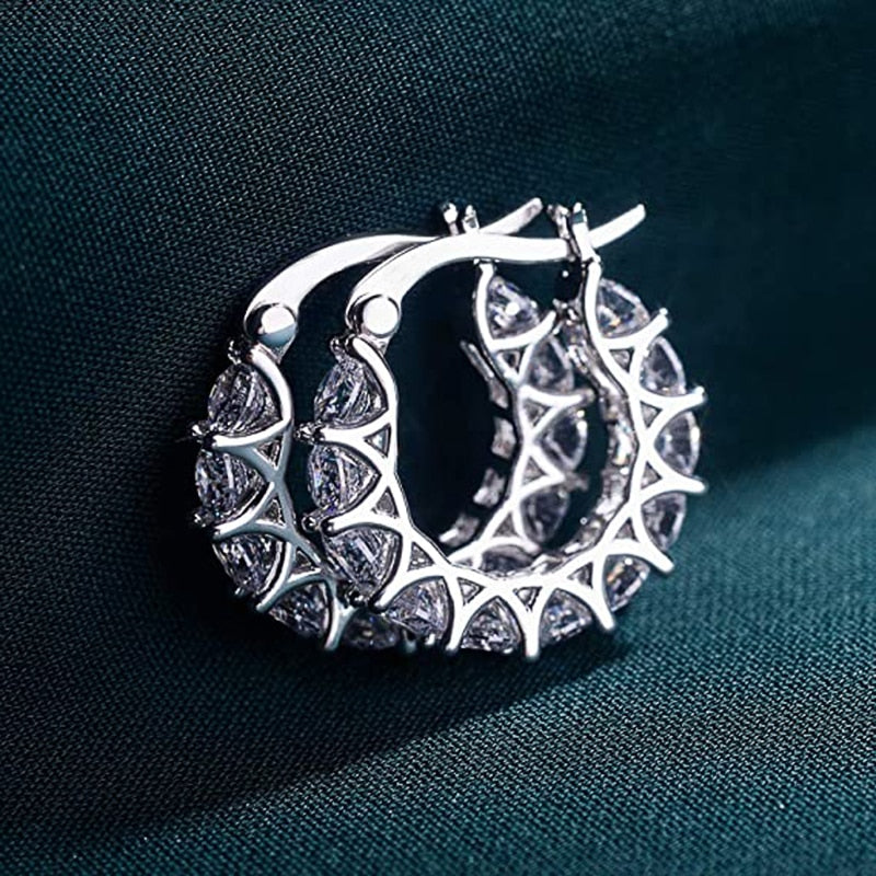 Round earrings with zirconia