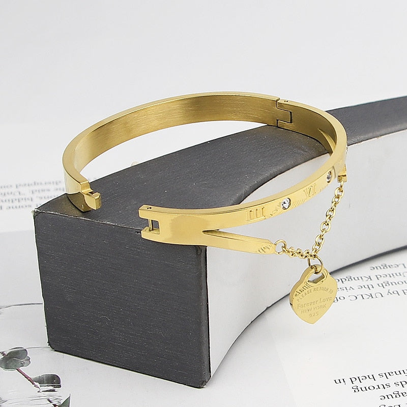 Bracelet with a chain