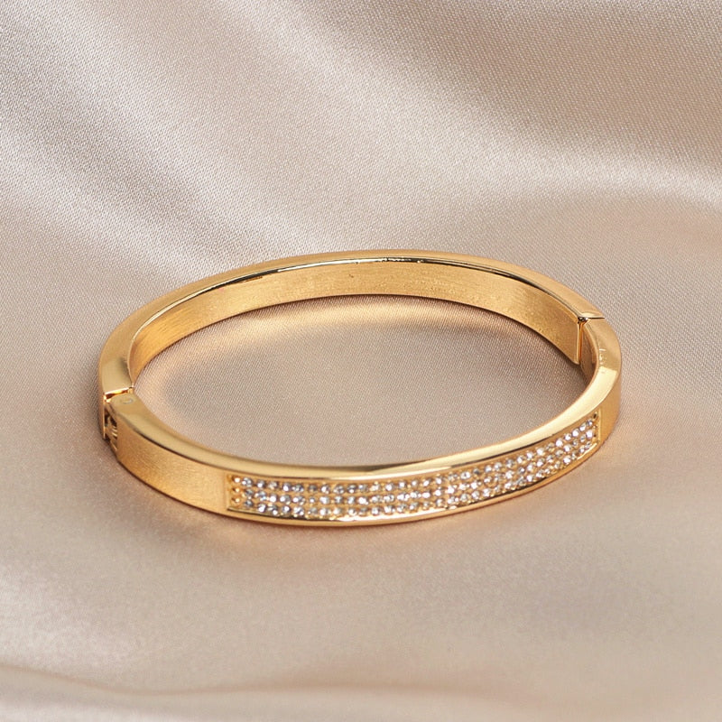 Round minimalist bracelet