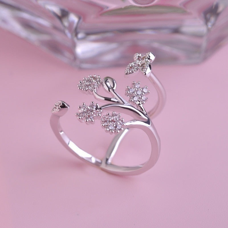 Ring with a plant motif