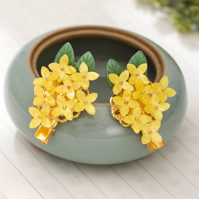 Hair clips with yellow flowers