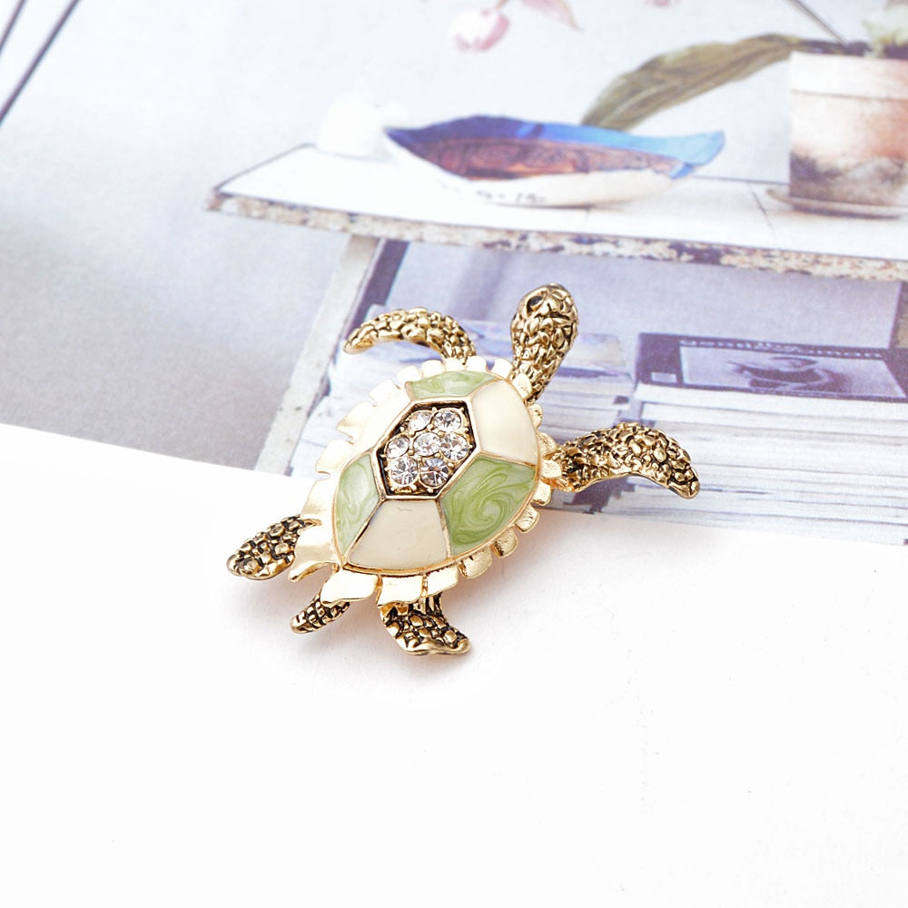 Turtle brooch with zirconia