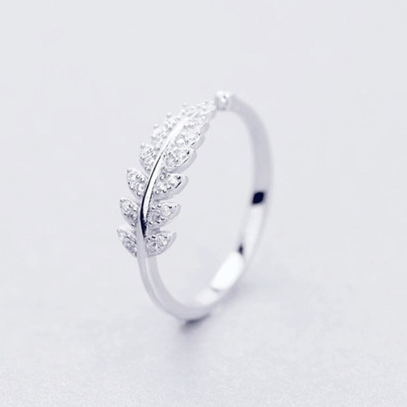 Ring with a leaf motif
